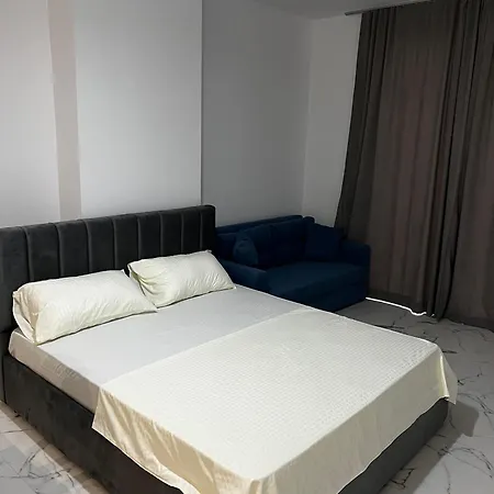 Season Apartment