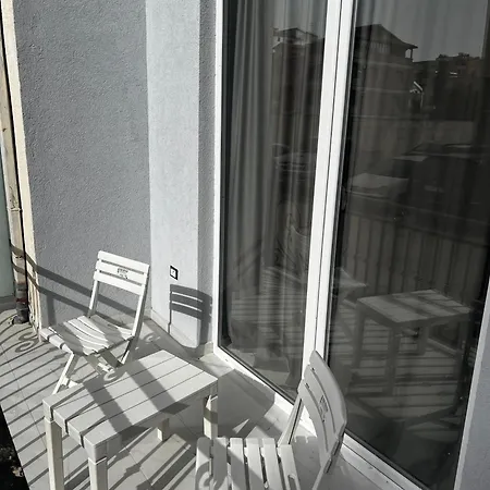 Season Apartment *
